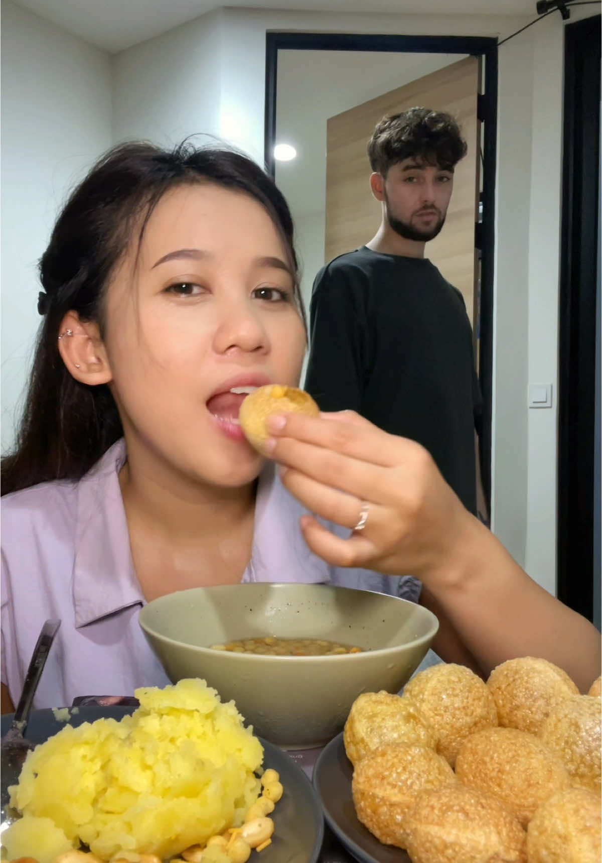 Biar ga penasaran kalian mending cobain yang ini nihhh! versi obok2 sendiri tapi enakk😆 #meyandjoe #mixedcouple #racunmey #panipuri 