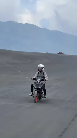 muda berkelana tua bercerita😇 #mxking #mxking150 #mxkingmalaysiastyle #bromo #bromotenggersemeru #lautanpasirbromo #sengkuni #danapelajar 