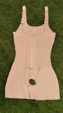Faja completa tipo short sin costuras de mediana compresión 🌺🌟 Ideal si no te gusta estar tan ajustada, ya que ofrece suficiente elasticidad que te ayuda a moldear tu figura 💝✨ colores disponibles: Negro y Beige. Tallas disponibles: M, L, XL. Laboramos de lunes a sábado, 9:00am a 5:00pm, horario corrido  Contamos con servicio delivery a toda valencia y envíos nacionales por MRW o ZOOM! 🇻🇪 Visítanos en nuestras sedes! ⬇️⬇️⬇️ 📍Estamos en VALENCIA. En la Av. Bolivar Norte, detrás de la torre Banaven. C.C. Caribbean Plaza, módulo 5 piso superior local 110 📱+58 424-4394874 📍Estamos en VALENCIA, en el C.C.P Montebianco PB local 26. Av Bolivar Norte subiendo por Multimax calle 137 Frente al C.C Galerias. 📱+58 412-4399644 📍Estamos en MARACAY. en la Av. Bolívar, C.C. Galería Plaza, nivel 2, local 12-13. 📱+58 412-1227120   #fajastendencia #postoperatorio #postquirurgico #lipoescultura #liposuccion #lipotransferencia #mamoplastia #mastopexia #lipovaser #dermo #minidermo #abdominoplastia #cirujano