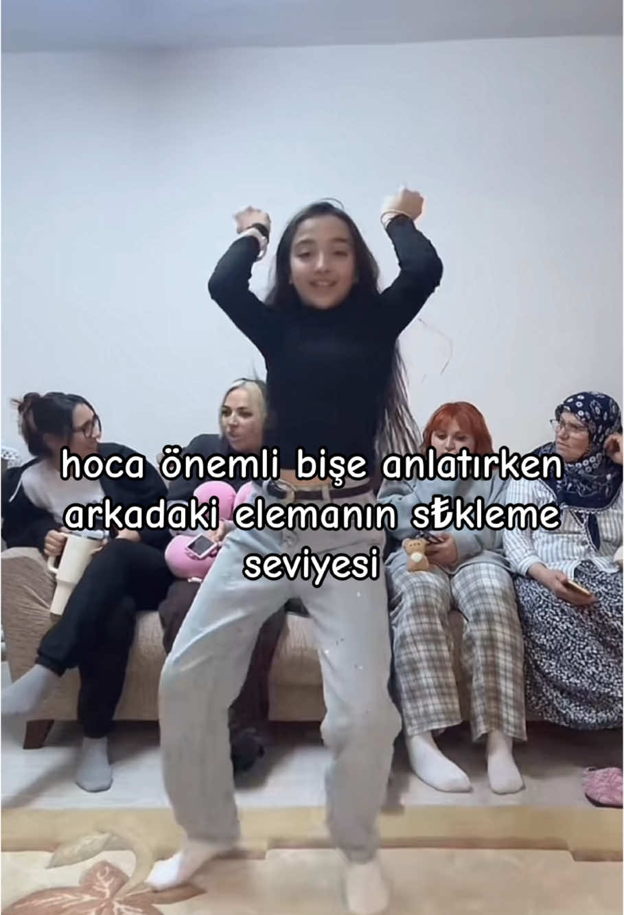 aynısı oldu. bu arada amaçım ayzayı kötülemek değil yanlış anlaşılmasın 💞#ayza #dans #dance #öğretmen #öğrenci #enarkasıra #sınıf #okul #keşfwt #keşfet #keşfetbeniöneçıkart #keşfetteyizzz #yağızaaşığımdiyincekeşfetoluyomuş #osurdum #osurdumkaçın #benşimdiçekmezmiyimm #tutsunartik #hamileyim #dansshow 