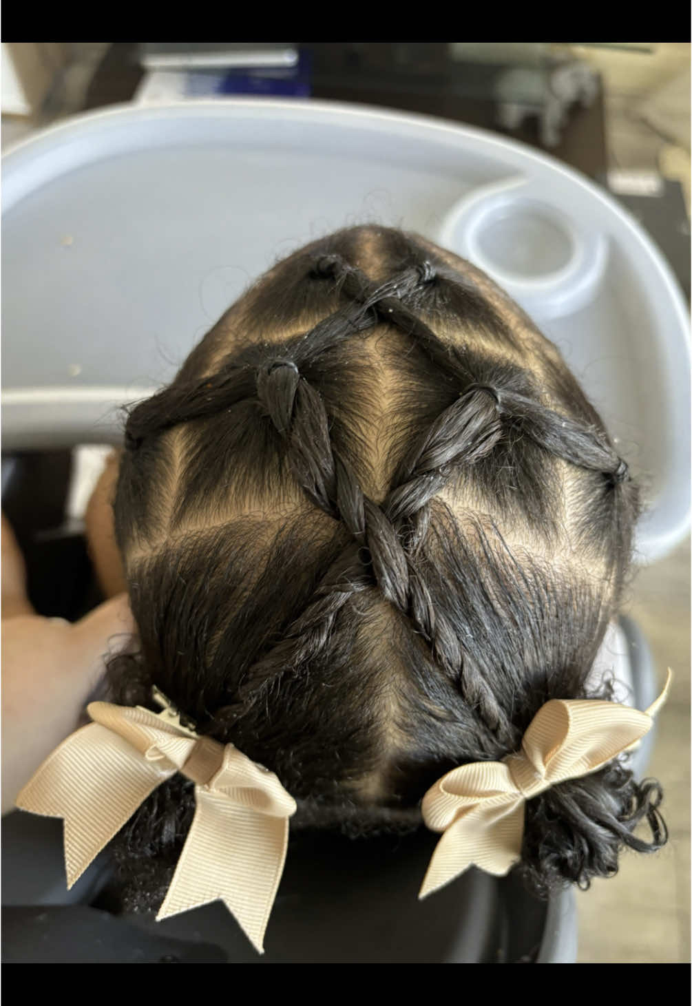Cute little spring hairstyle ☺️.          #fyp #foryoupage #viral #curlyhair #curlygirl #hairtutorial #toddlerhairstyles #childrenhairstyle #cutehairstyles #curlyhairtutorial #frobabies #curlyhairstyle #springhair 