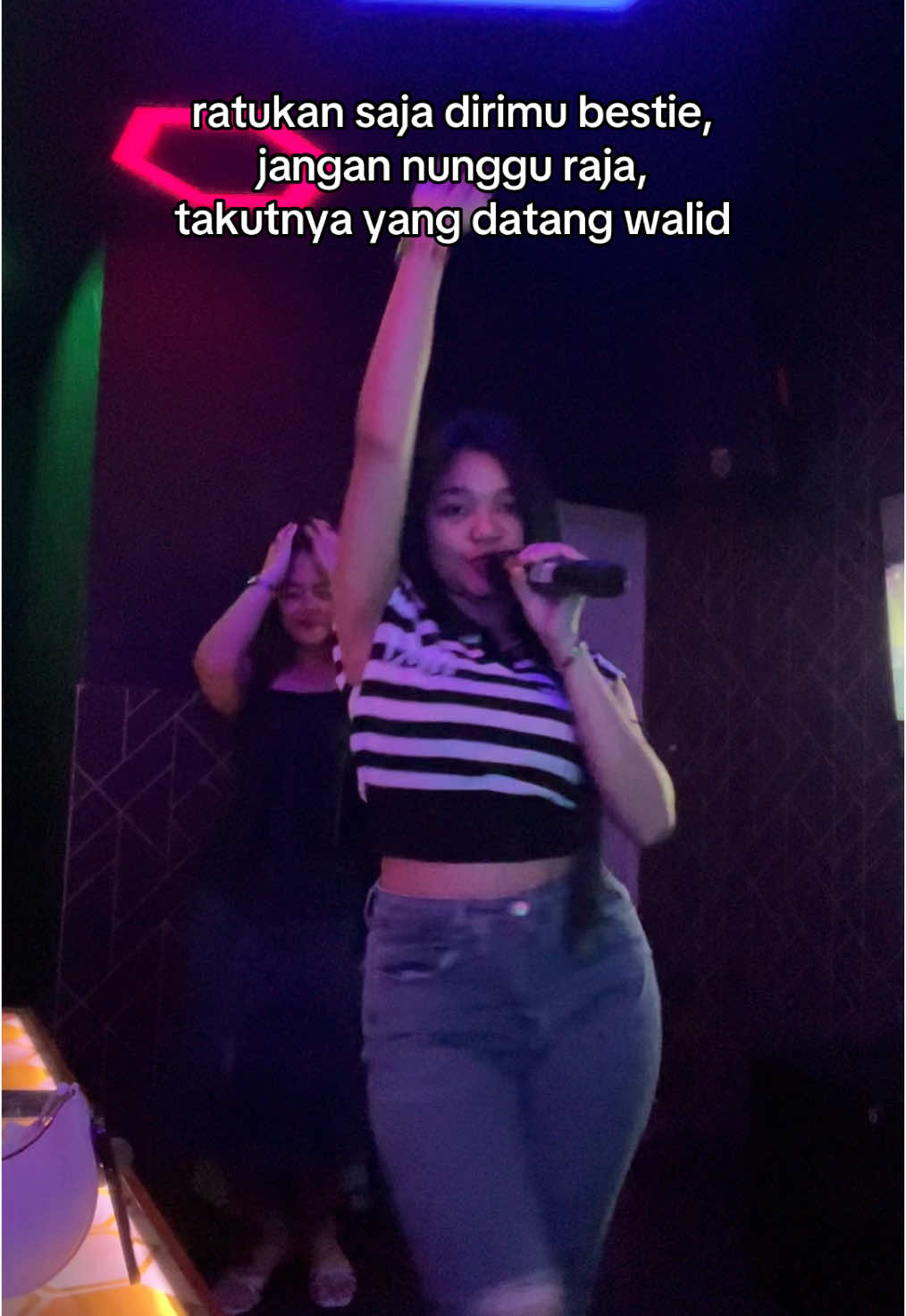 aaaaaaaaa lariiiiiiiiiii @Gemoy @ratuverlyne_real 