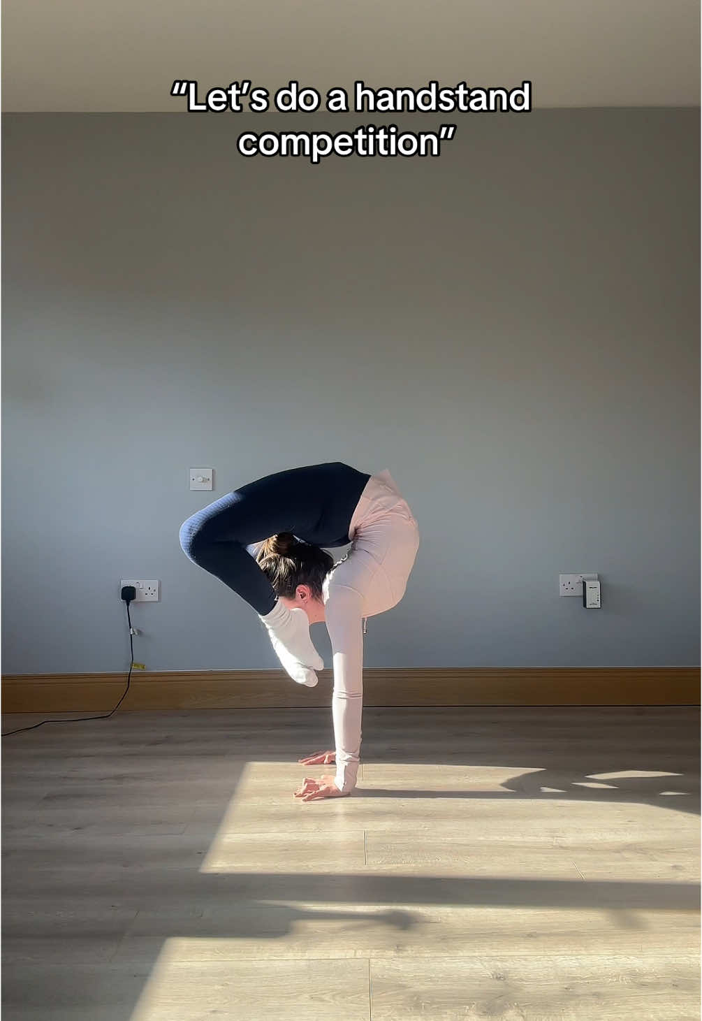 #handstand #handstandchallenge #trend #trendingvideo #flexible #flexibility #flexibilitychallenge   #balance #fyp #contortion 