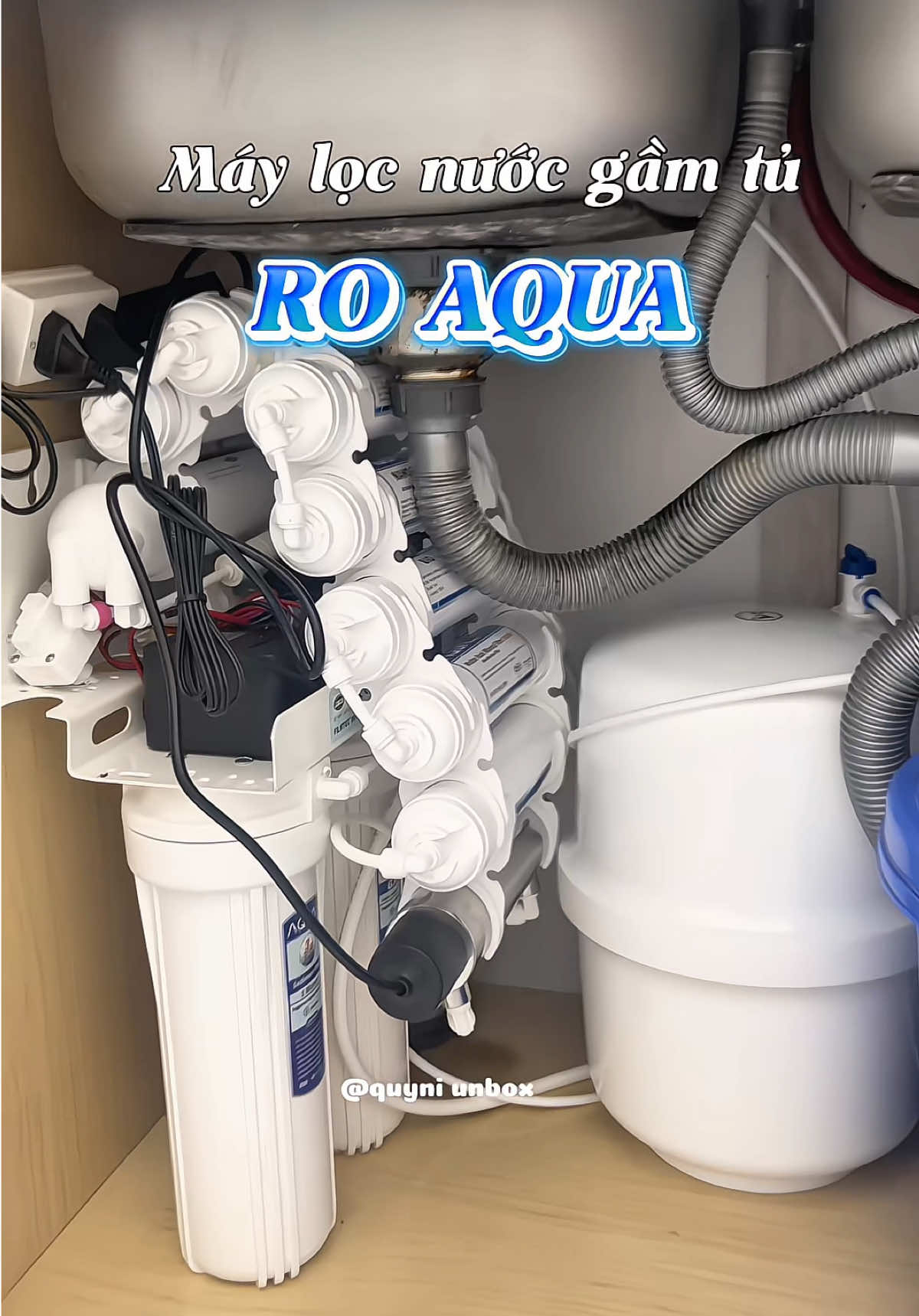 Máy lọc nước RO AQUA gầm tủ tiết kiệm không gian với 11 lõi lọc đem lại nguồn nước tinh khiết an toàn khi sử dụng #maylocnuoc #quyniunbox #maylocnuocgambep #qynunboxreview #mayloc #maylocnuocroaqua #maylocnuocro 