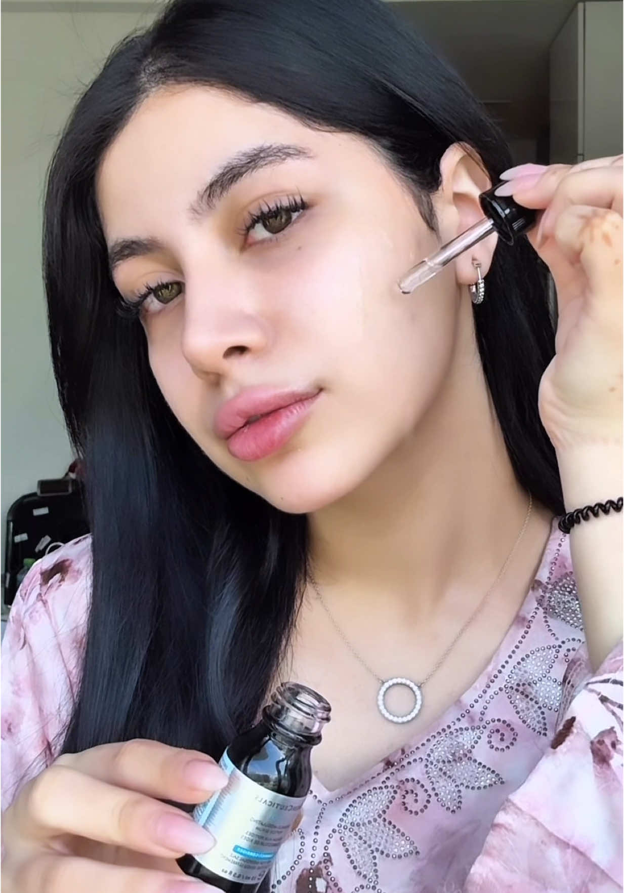 ديربالكم تفكرون بالبوتوكس وهالمنتج موجود💗 #skinceuticalsarabia @SkinCeuticals Middle East  #parteneredwithskc @SkinCeuticals 