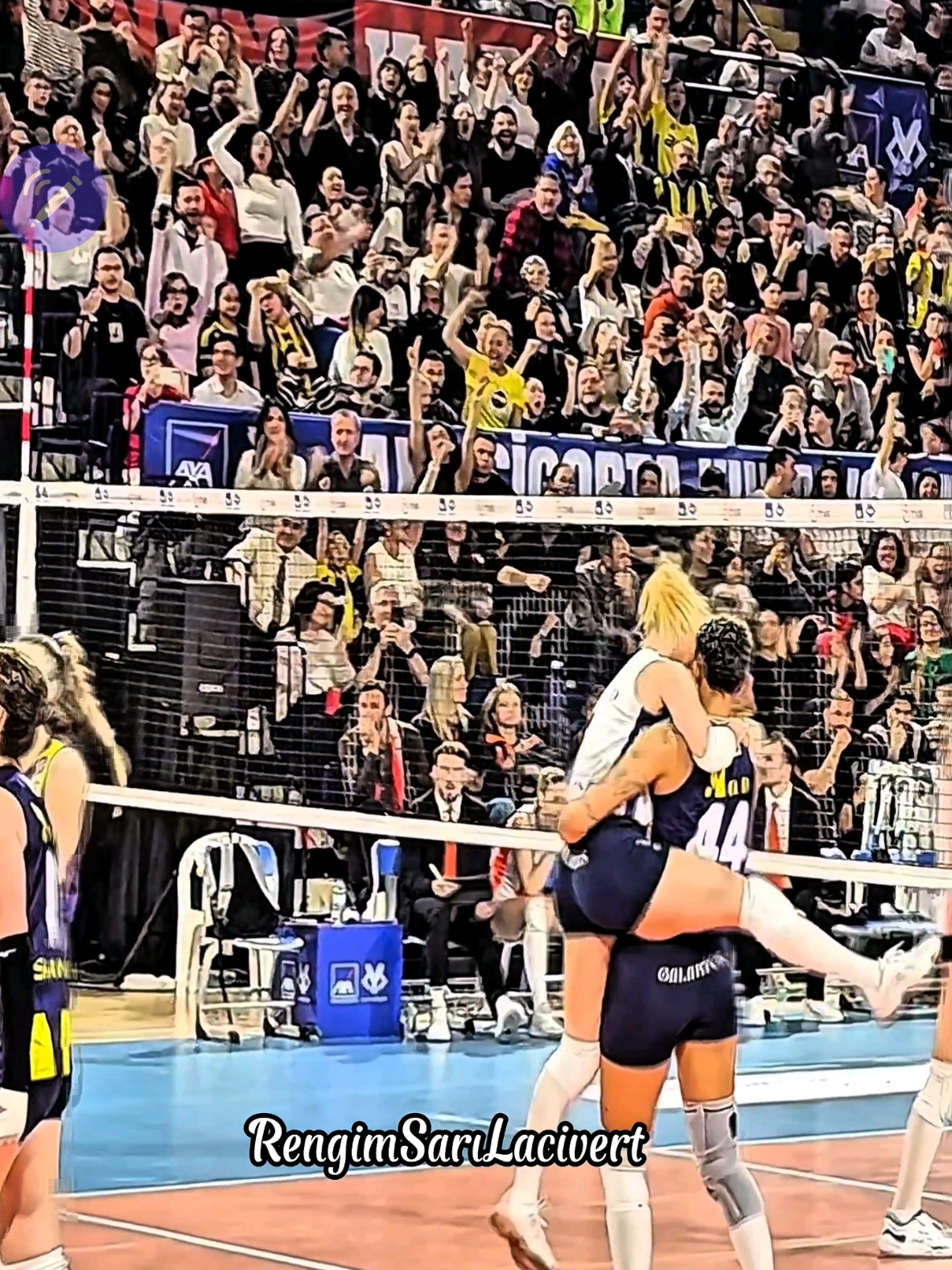 Power & Pride & Pleasure ! #melissavargas #gizemörge #fenerbahçe #fenerbahce #power #Pride #pleasure #wearethechampions #fbvoleybol #focusonthestars #fahriyeesraerdem #volleyball #voleibol #voleybol #voleibolfemenino 