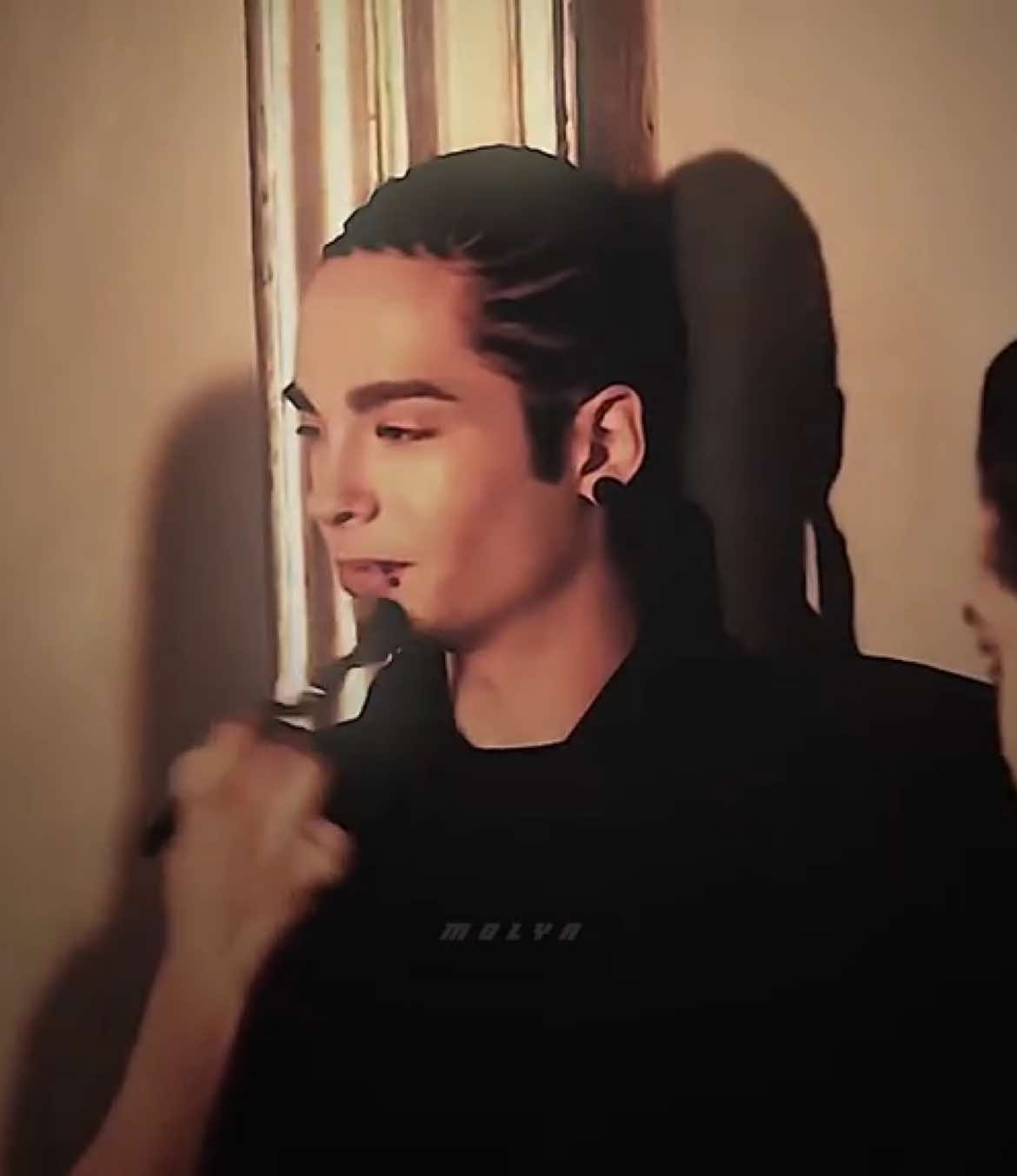 #TOMKAULITZ he’s so fine, especially w this type of music #tokiohotel #2000s #april2023 #2010s #edit #germany #band #oldtime #primetime #guitartiktok #teenager #viraltiktok #zyxcba 