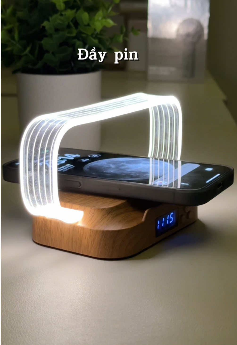 Đèn ngủ có tích hợp sạc không dây 15w , có đồng hồ , vừa là 1 chiếc giá đỡ điện thoại , thiết kế đẹp nhìn lạ mắt #denngu #dendecor 