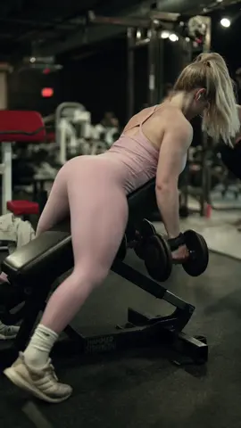 show up for yourself .. you deserve your best effort #motivation #fitnessmotivation #GymTok #fitgirl #Fitness #workout 
