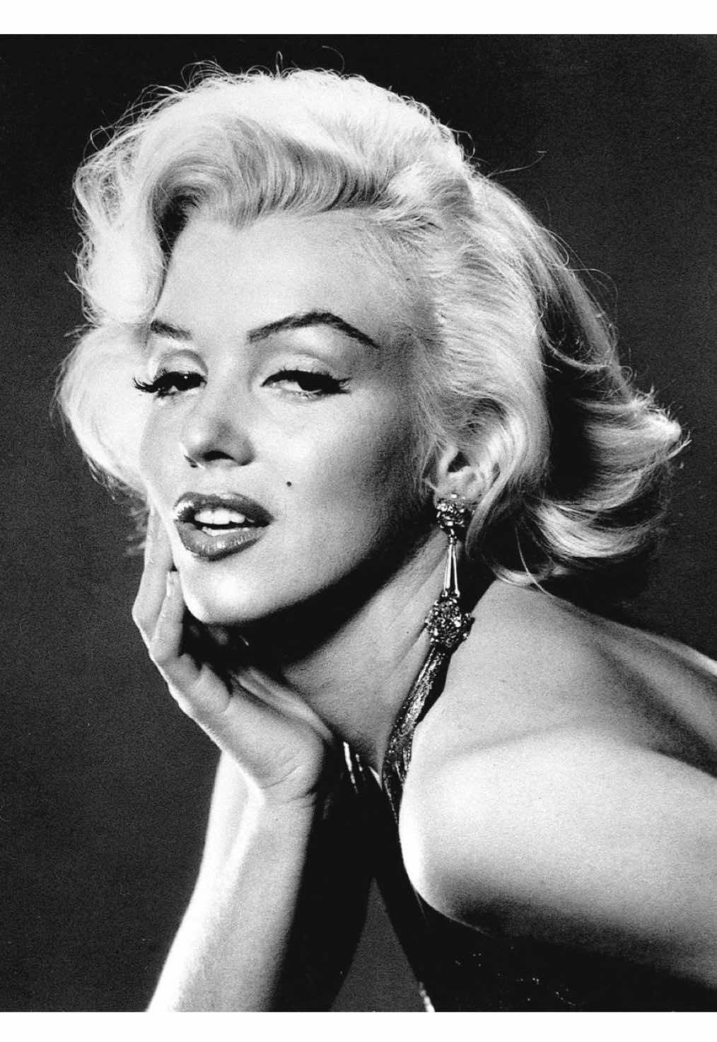 If people continue to talk about you six decades later after your passing, then you are nothing but a LEGEND. Very few have that honor. Marilyn has my heart. She was a deeply complex, very intelligent, and battled with deep pain. She existed in a world that objectified her, while all she truly wanted was to be seen, understood, and loved.  #alwaysmarilynmonroe #marilynmonroe #divaaa #icon #hollywood #recommendations #ontiktok #monroe #normajeane #oldvibes #1950s #marilynmonroeedit #uwerenthereireallymissyou  Original Marilyn Monroe Edit, Audio: U weren‘t here I really miss you - Cult Member 