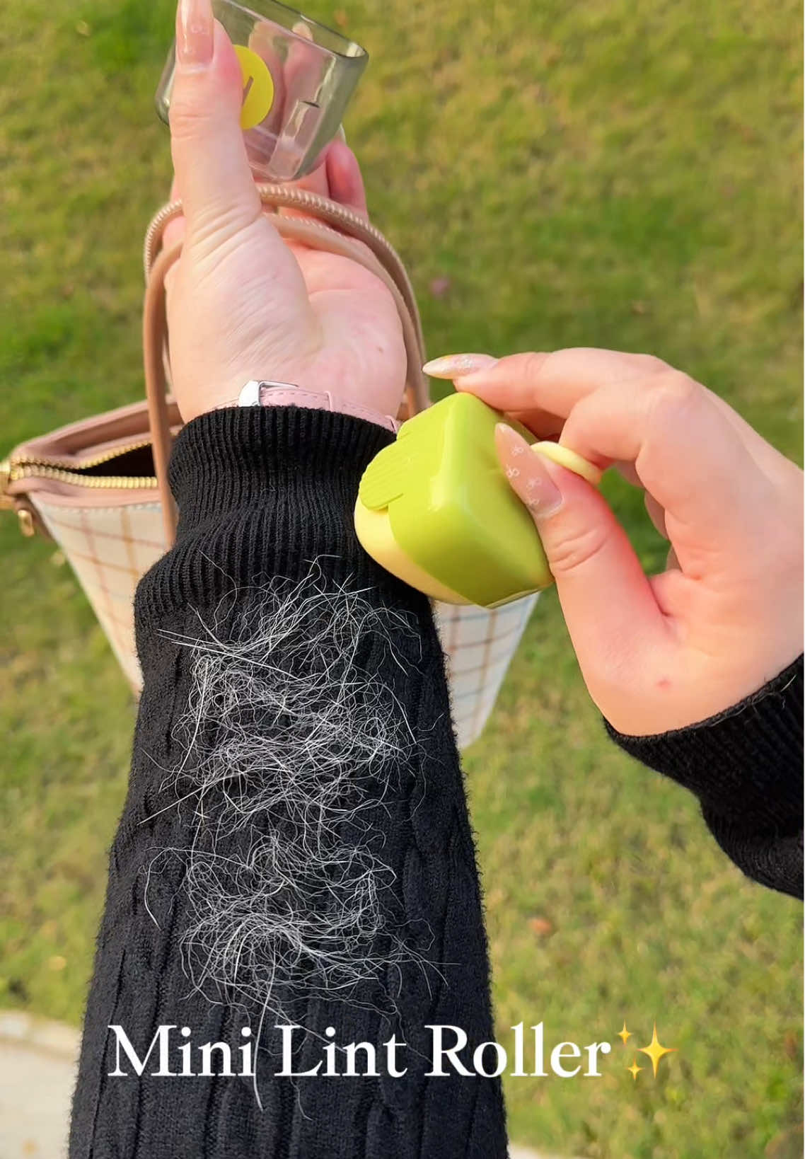 Portable Lint Roller✨#lintroller #pethairremoval #pethair #petproducts #PetsOfTikTok #pethairremover #cathair #fyp 