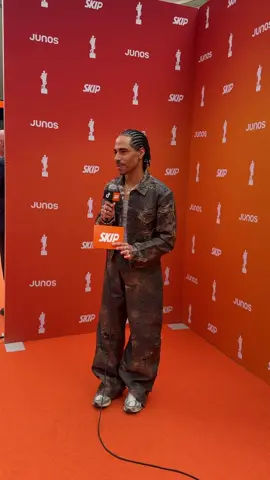 This is what it was like to go live from the Orange Carpet at the JUNOS with @Skip (and hug Michael Buble 🫢) 