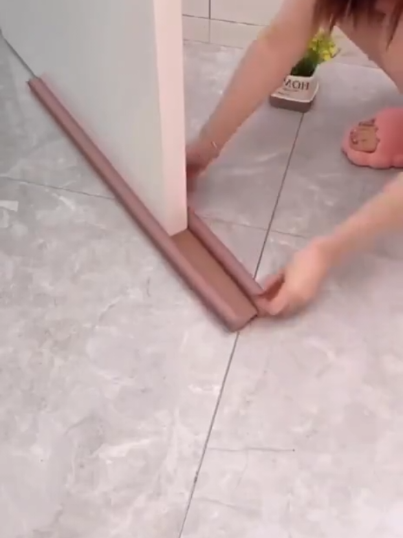 Dê uma olhada em 2 Protetor e Veda Kit Porta Rolinho Impermeável Vedação Contra Insetos e Poeira 90cm Resistente por R$24,99. Compre na Shopee agora!  ✨ para a compra desse produto e de outros Link na Bio ✨