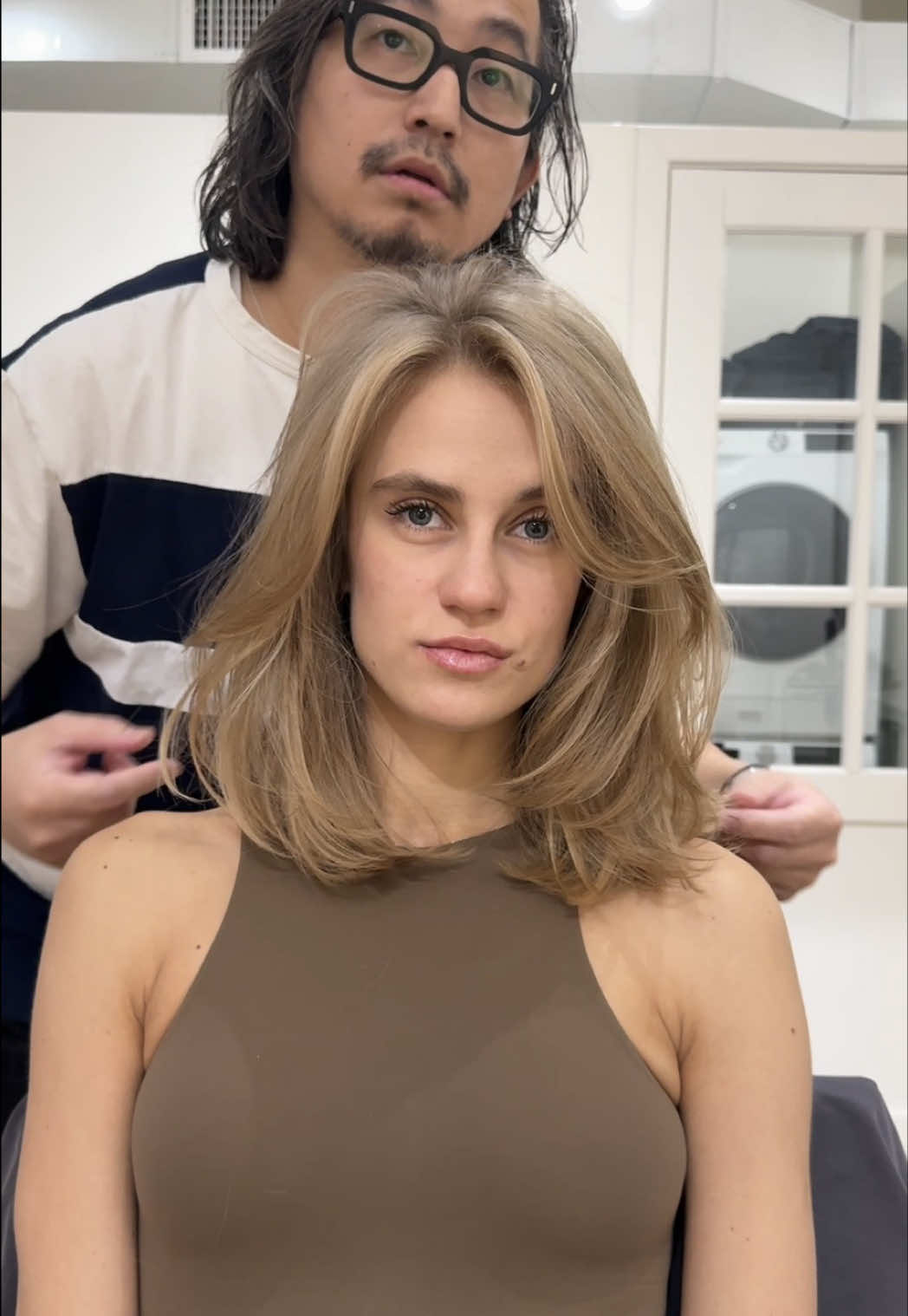 Long layered bob Tutorial! Longest video I’ve ever made! It’s 2min ! Please watche when you’re bored. Enjoy 😉  #curtainbangs #nomadnewyork #layercut #beachywave #bobhaircut  #blondehair #bouncyhair #shorthair #fringebangs #besthaircut  #hiringassistant #chairrentsalon  #balayage #faceframing 