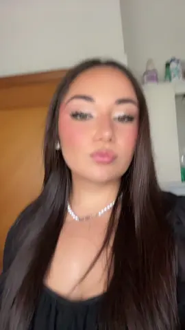 video vecchio di quando ero ancora abbronzata e con un makeup occhi pazzesco 