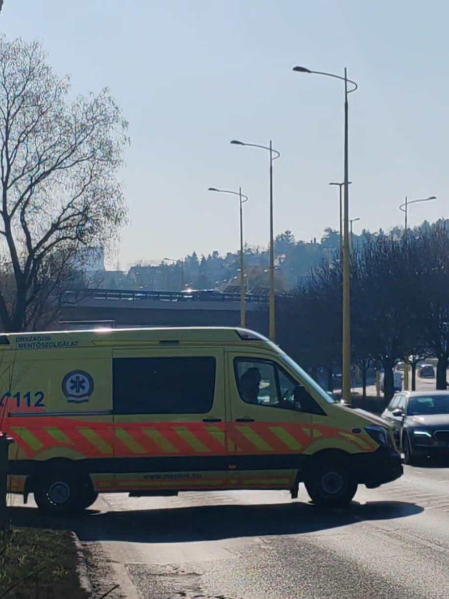 Budai mentőállomás 🚑 #ambulance #bluelightshungary #budapest #veddészreamentőt #mentők #omszbuda 