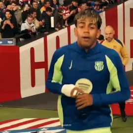 BÁILALO ROCKY 🗣️🕺🏻  #lamineyamal #fcbarcelona #barça #bailes #lamineyamal💎 #foruyou #fyp #footballtiktok 