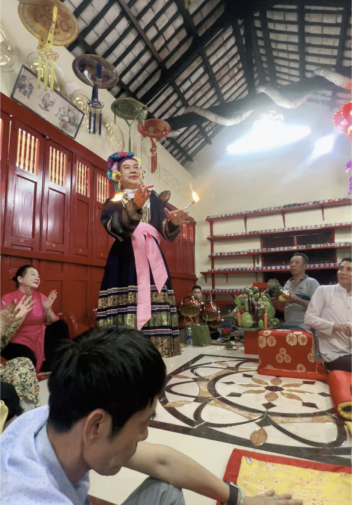 Đồng thầy hầu giá Cô Bé #tinnguongthomauvietnam #cauduygovap #cobethuongngan #tuphuvanlinh 