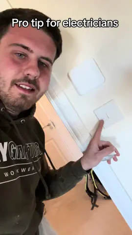Pro tip for electricians - how to take off the plastic caps of a light switch #electrician #apprentice #sparky #DIY #electriciansoftiktok #viral #foryoupage #protip #howtotiktok 