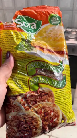 Como tempero/cozinho a soja para as minhas refeições. 🥄🧆 RECEITA: 😋 INGREDIENTES: • 200g de soja; • 1/2 pimentão; 🫑  • 5 pimentinhas de cheiro; 🌶️ • 1 cebola;🧅  • 1 tomate;🍅  • 1 fio de azeite;  • 3 dentes de alho. 🧄  MODO DE PREPARO: • Adiciona a soja em uma vasilha com água e deixa descansar por 10 minutinhos; • (enquanto a soja descansa) refolga todos os legumes com um fio de azeite;  • Após refolgar os legumes, adiciona a soja e os adicionais: colorau e tempero; • Adiciona 2 colheres de chá de sal a gosto; • Acrescenta 1 ou 2 copos de água (a depender); • Deixar cozinhar por + ou - 20 minutos; • P/ finalizar, adiciona o coentro e cheiro verde. E está prontinha a sua soja.☺️🤌🏻 #refeicao #comida #soja #sora  #soraalimentos #veg #vegano #foryou #comidatiktok #academia #treino #treinofeminino #smartfit #maceio #fy