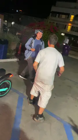 Just another night in longbeach🤣🤣#explore #randomvideo #longbeach #whatsinthebag #fight #fyp #fades #worldstar #longbeachgrandprix 