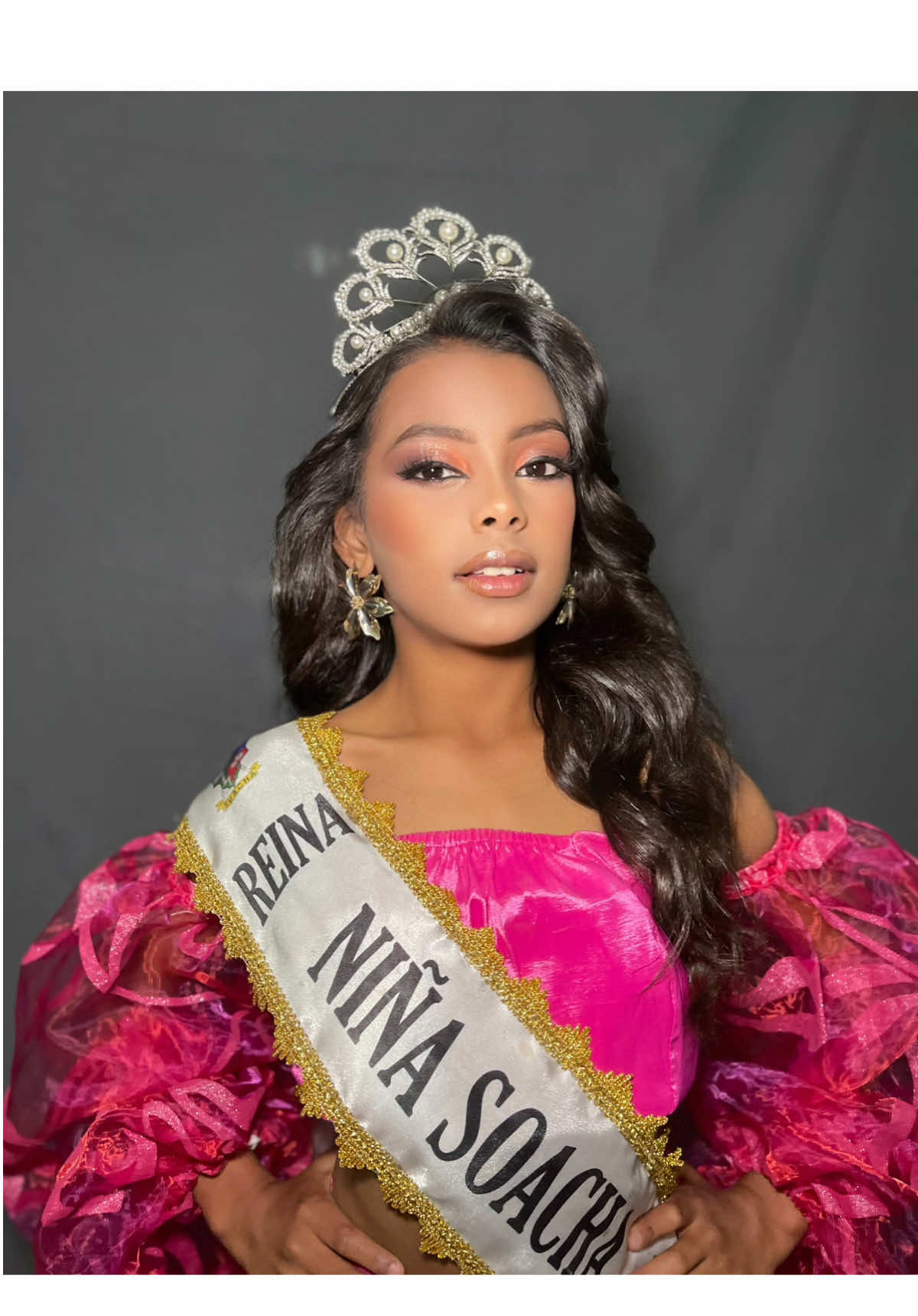 Actitud y carisma te definen, que  hermosa eres👑 Reina Niña Soacha 2024 @GUSPEREZZ  Makeup by Me💖 #reina #Reina #missuniverse #misgrandinternational #flypシ #niñastiktok #niñastiktok #fashion #makeuptutorial #makeup 