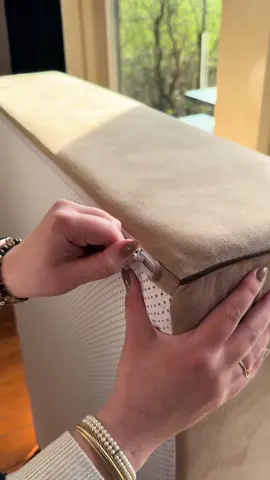 Bully Beds Europe - Orthopedic dog bed, Beige✨ #honden #orthopedics #dog #dogsoftiktok #tik_tok #viral_video #fyp 