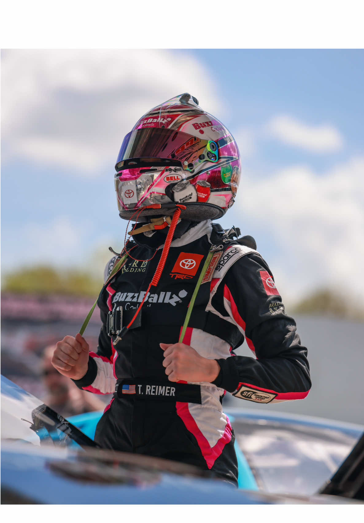 😍 @buzzballz #girlracer #fyp #cargirl #tiktokcars #drivingvideos #foryou #racecar #racing 