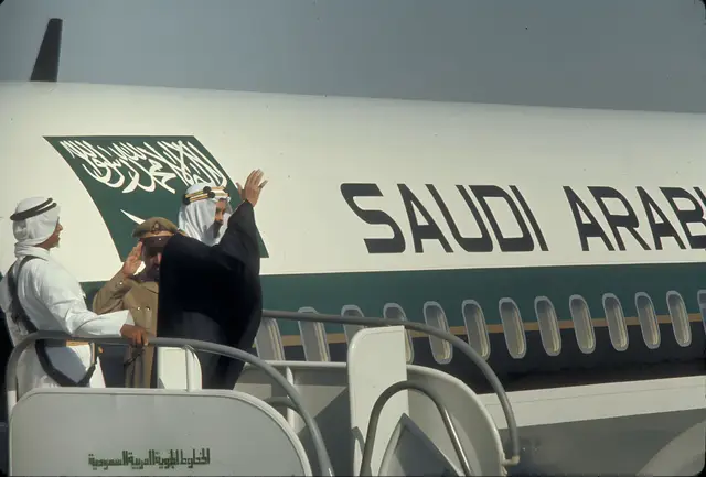 الملك فيصل في إحدى رحلاته من مطار جدة عام ١٩٦٩م #ksa #fyp #saudiarabia #explore 