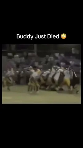 Wow 😳😳 #highschool #hsfootball #americanfootball #sports #athlete #strong #hardhits #tackle #dropped #nfl #💀 