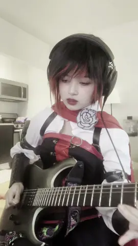 guitar row!! this strumming pattern is so fun to play 🙂‍↕️ wasn’t too satisfied with my tone tho #rwby #rubyrose #linkinpark #guitartok 