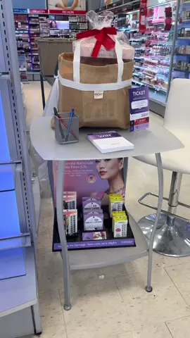 Hey girlies…. Go to your nearest shoppers drug mart to grab this mystery bag for $10…. @for which you get to try on trail aize beauty/ skin care products…. #beauty#toronto#shoppersdrugmartbeauty#shoppersdrugtmart#canadian#save#enjoylife 