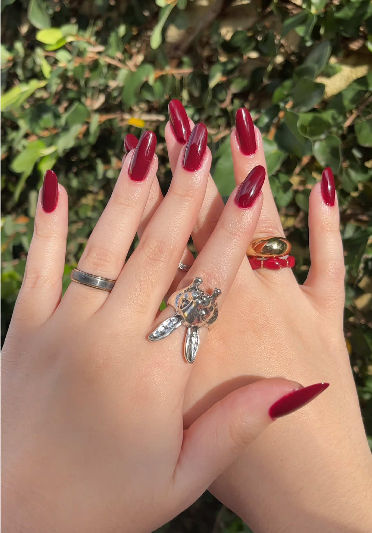 unhas da semana 💅🏼 produtos usados: óleo de banana farmax creme de mãos vult abençaoda cerinha top beauty base xi lascou top beauty base matte risque fita líquida cora esmalte amora negra risque palito/espátula isis cutelaria gotas secantes vult verniz intensificador de vermelho impala secante express risque  #unhas #unhasnaturais #unhaslongas #longnails #fy #esmalte #nails #manicure #tiktokbeleza 