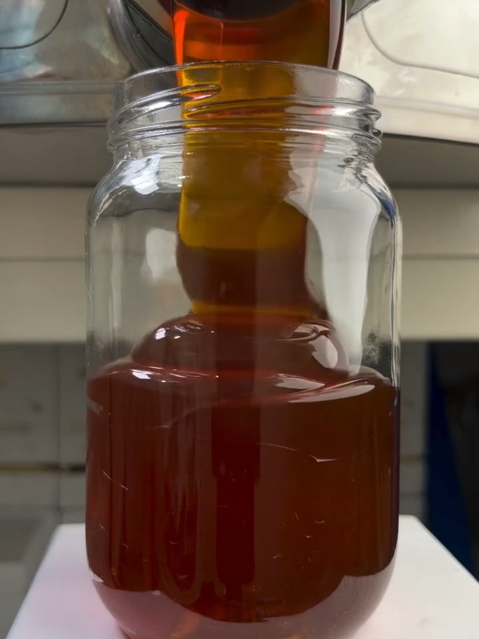 Mel caindo no pote 🍯🍯 | #mel #satisfying #asmr 