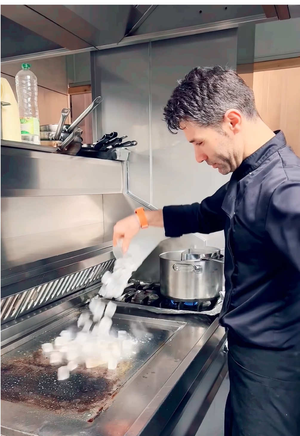 Cleaning grill with ice cubes. #for #you #food #yourpage #kitchen #chef #FoodLover #clean #me #work #cool 