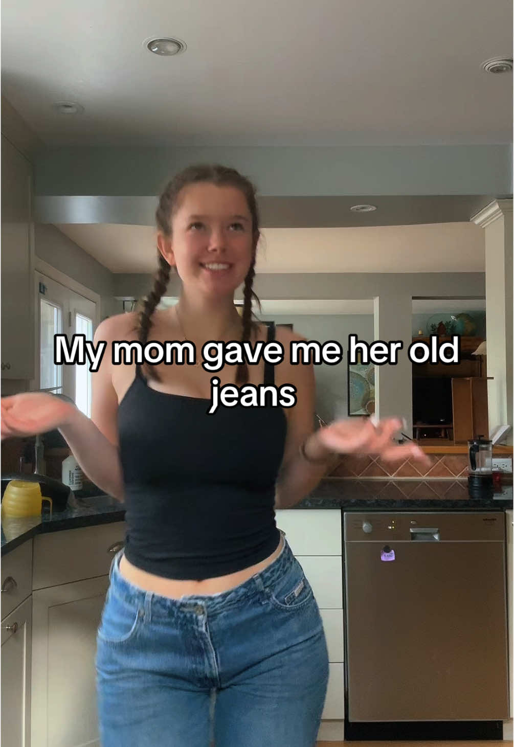 Love love loveeee #fyp #fy #foryoupage #jeans #momsjeans #happy #xyzcba #famous #blowup #fame #algorithm 