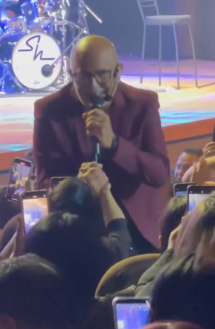 O Feghali também quer ficar mais perto do público 😁👥 #RoupaNova 