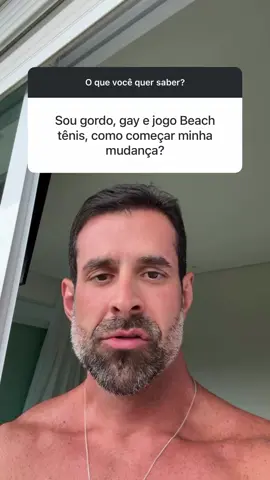 🔴LEIA A LEGENDA ANTES DE DAR PITI👇🏼 Não tem nada a ver baixa testosterona com ser homossexual, mas tem a ver com ser gordo! O excesso de peso desregula o eixo hormonal da testosterona diminuindo seus níveis séricos, ou seja, a testosterona circulante! Você até pode tá produzindo, mas ela não está circulando e isso acaba reforçando ainda mais o acúmulo de gordura, praticamente um círculo vicioso! O Beach tênis eu falei só pra zoar pq eles pegam mais ar que a turma do Crossfit, contudo, ele não é um esporte que necessita de testosterona alta, como jiu-jítsu, mas ele não vai baixar tua testo. A questão é a necessidade da testo no esporte, no Jiu-jítsu você precisa de agressividade, no Beach tênis quando a bola bate na rede e passa você diz “sorry” pro adversário!  Sacou? 👇🏼🤣🫶
