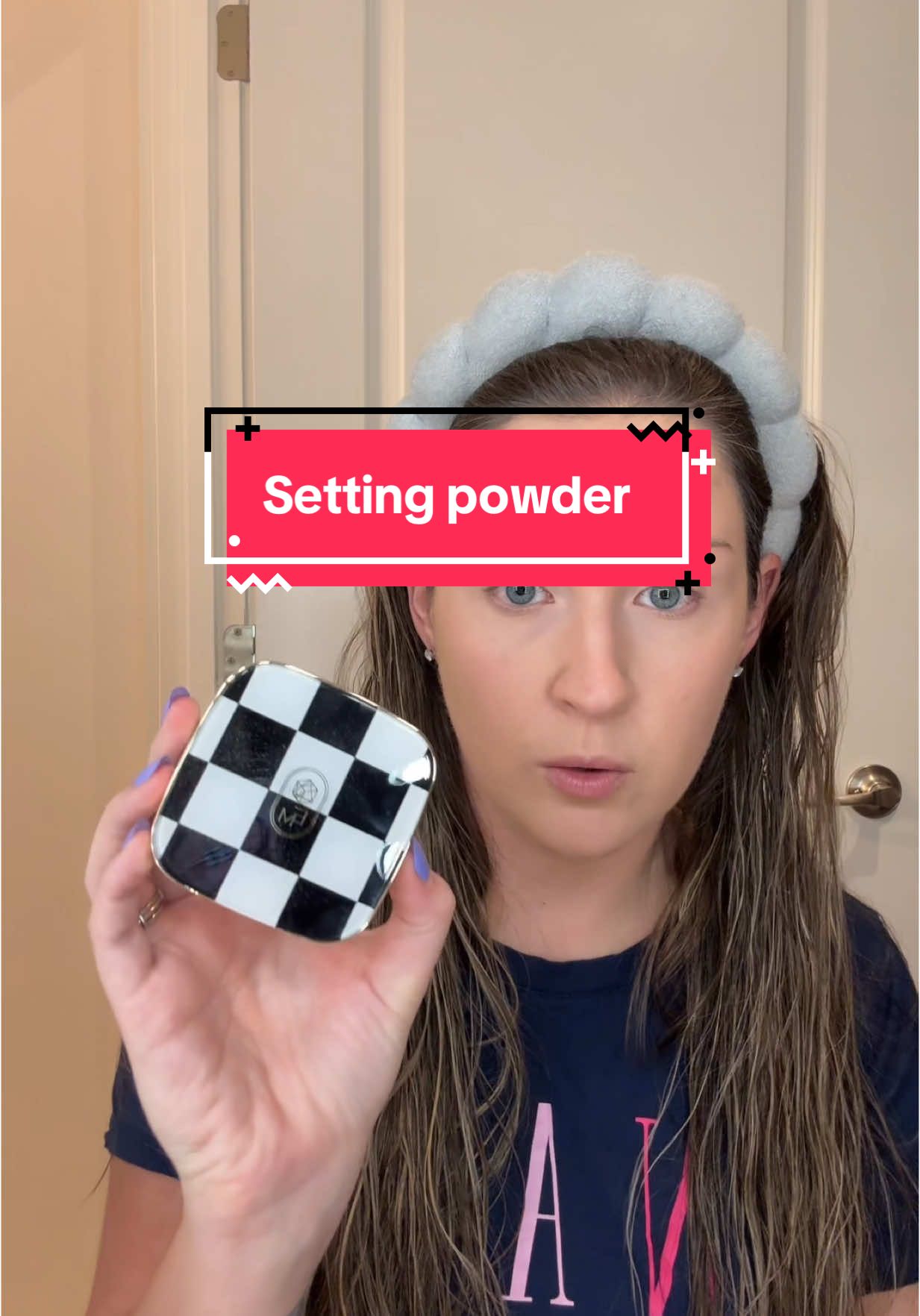 @EM Cosmetics this powder is perfect 😍 #makeuppowder #powder #powdermakeup #makeup #beauty #makeuphacks #makeuptips 