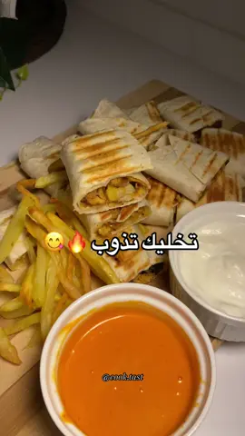 خفايف آخر الليل😋👌 بصاج غير لاصق نخلط نضيف صدور دجاج مقطعه+بصل شرايح+فلفل رومي شرايح+(ملح.فلفل اسود.بابريكا حلو.ثوم بودره.كزبره بودره.بهار شاورما) +زيت زيتون نقلب حتى يحمر ويستوي الصوص الابيض(زبادي+ملعقه ماينونيز+فص ثوم صغير+خل ورشة ملح) الصوص الثاني(صوص فرنسي+شطه+فلفل اسود +كاتشب) #اكسبلور #fypツ #foryou #fyp #explore #viral #fy #الشعب_الصيني_ماله_حل😂😂 #اكسبلوررررررر #asmr #الشعب_الصيني_ماله_حل😂 #اكسبلوررر #أكسبلور #وصفات #طبخ #food #yammy 