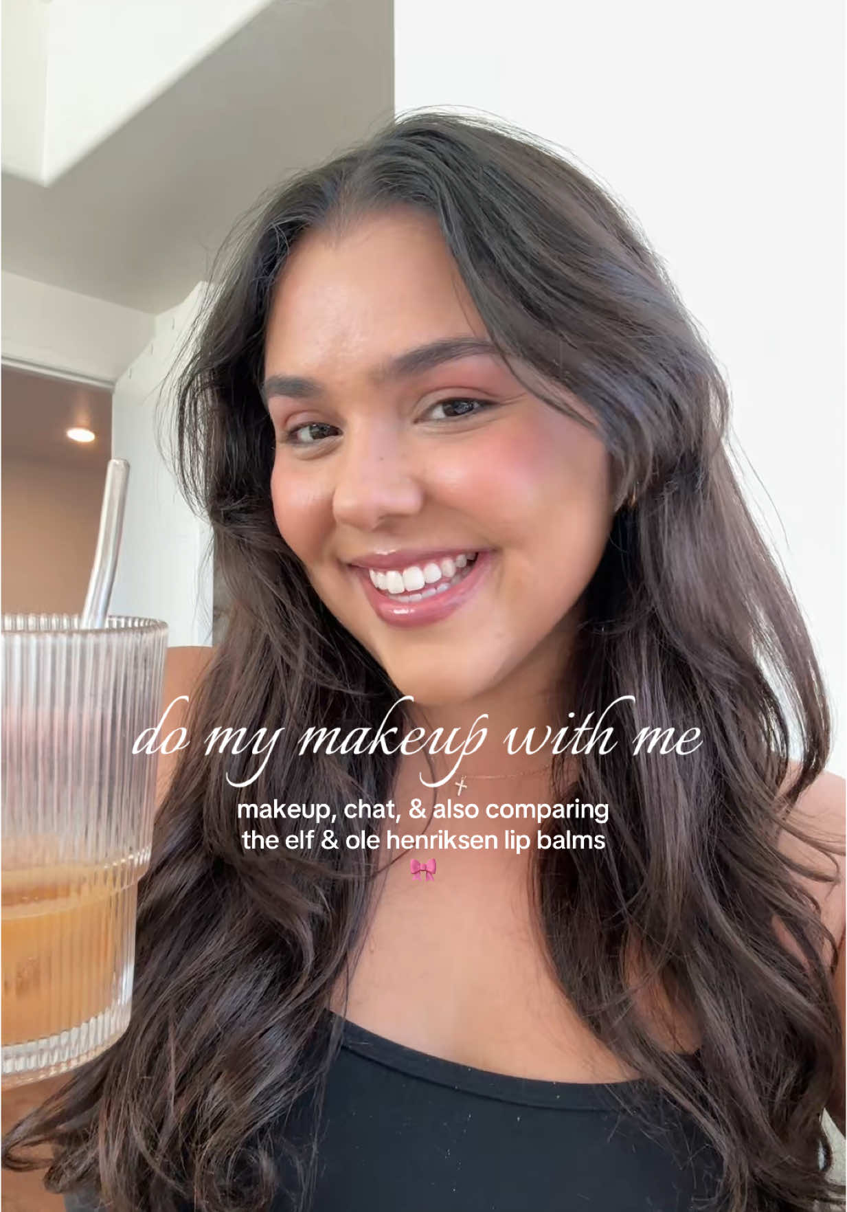happy monday cuties 🎀🩷✨ and ooo tea on the elf lip balm compared to the ole henriksen 🤭 #MakeupRoutine #elfglowreviverlipbalm #elflipbalm #latinabeautycreators 