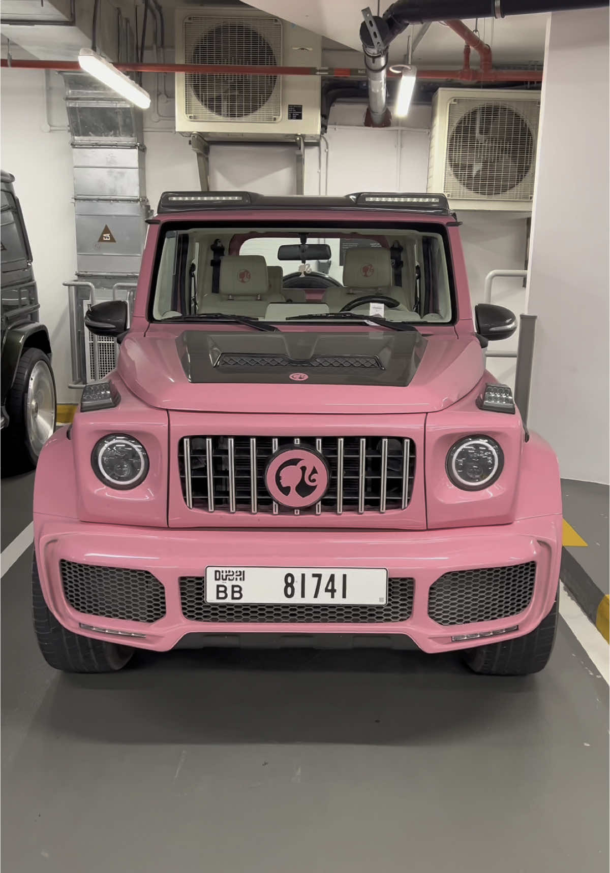 Best caption wins! 🙂 #skjall_carspotting #dubai #mercedes #g63 #gwagon #luxury 