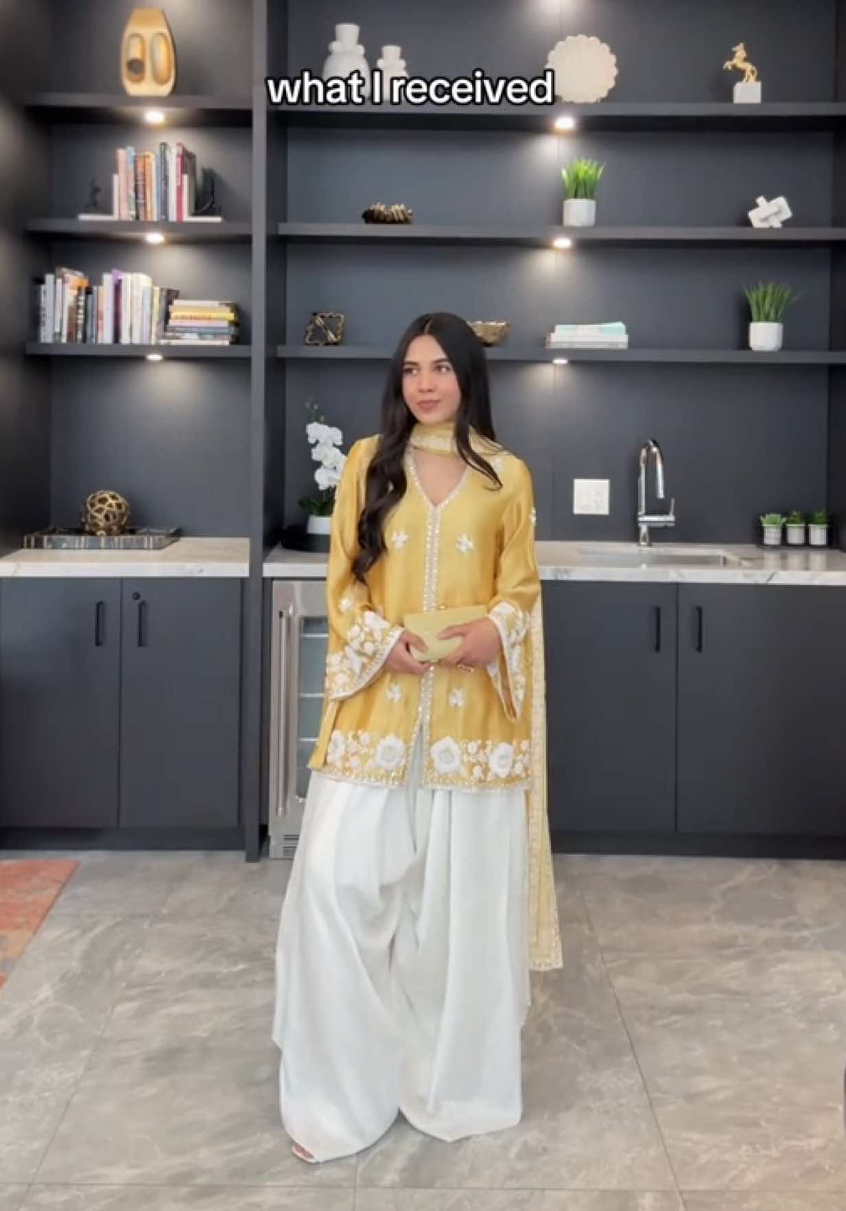 Fav Eid fit ever 💛✨  👗 @Pehrwaas Studio  #eidmubarak #pakistanifashion  #desitiktok #browngirltiktok #eid #pakistani_tik_tok #farshishalwar #pakistanioutfit 