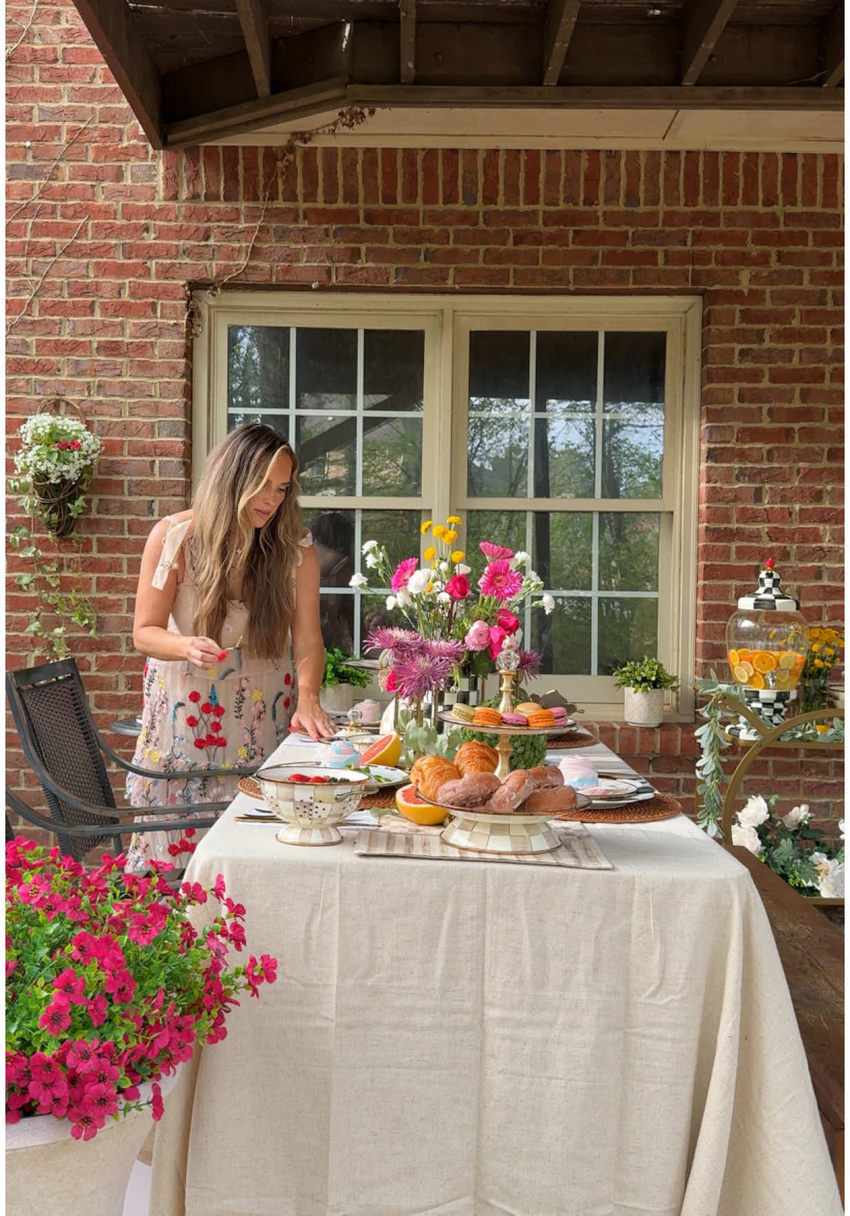 How to throw the ultimate garden party: fresh blooms, flaky croissants, sparkling lemonade, and a whole lot of @mackenziechilds charm 💐✨ Just add friends. #mcpartner #mackenziechilds #mckitchenanddining #hosting #gardenparty #spring #tablescape 