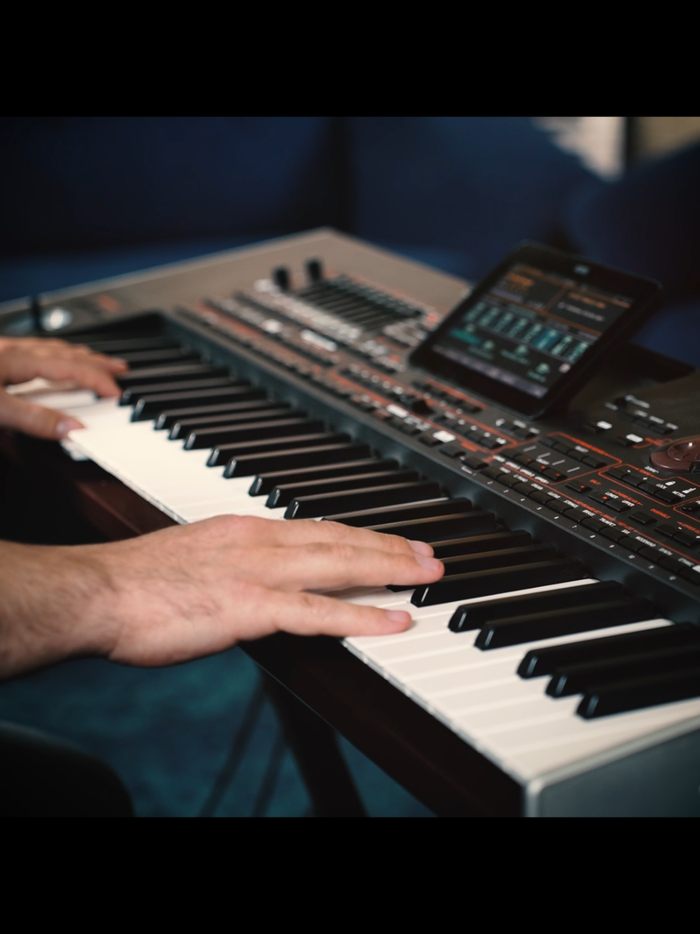 חיים משה - ברחובות העיר /// קלידים: יונתן ליפניק #קלידיםמזרחית #korgpa4x 