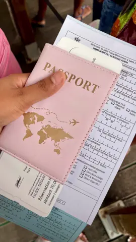 Ti voyage, gwo vibes💃! Un moment à Sainte-Lucie entre culture locale, soca & shopping vibes☀️. Mwen té vlé wété ! Vini vwè sa👀🌴… Bref dis-moi si t’as déjà visité Sainte-Lucie ou si tu aurais aimé y aller🧳! #StLuciaVlog #IslandVibes #CaribbeanTrip #TravelWithMe #IslandHop #MartiniqueToStLucia   #CreoleVibes #CaribbeanLifestyle #VlogTropical #TravelDiaries   #TropicalEscape #DennerySegment #GoodVibesOnly #SainteLucie   #VoyageAntilles #islandgyal 