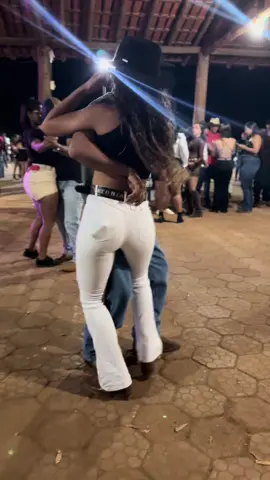 Chamaa🔥 . . . . #videoviral #chamaaaaaaaa🔥🔥🔥🔥🔥🔥🔥 #forronotiktok #muidodevaquejada #dancatiktok #foryou #forrodasantigas #foryou 
