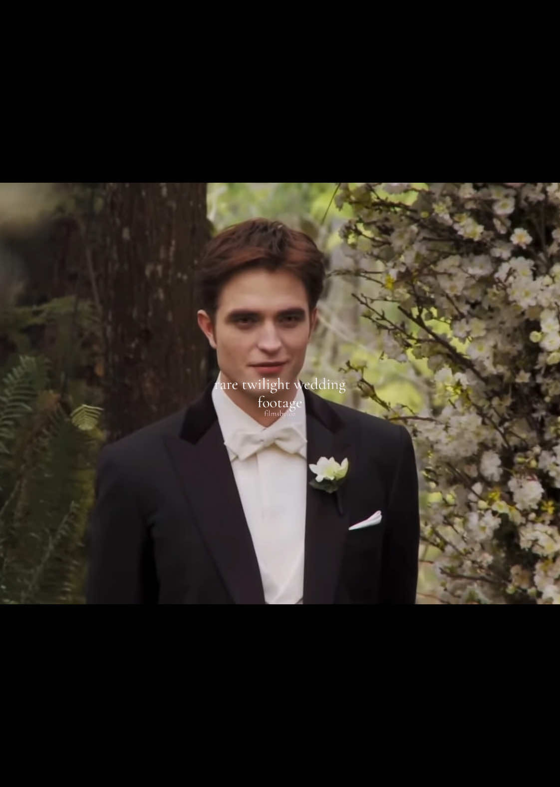 everyone dancing at the end 🥹🥹 #twilight #behindthescenes #deletedscenes #bellaswan #edwardcullen #twilightsaga #bellaandedward #foryoupage #trending #twilightsagabreakingdawnpt1 