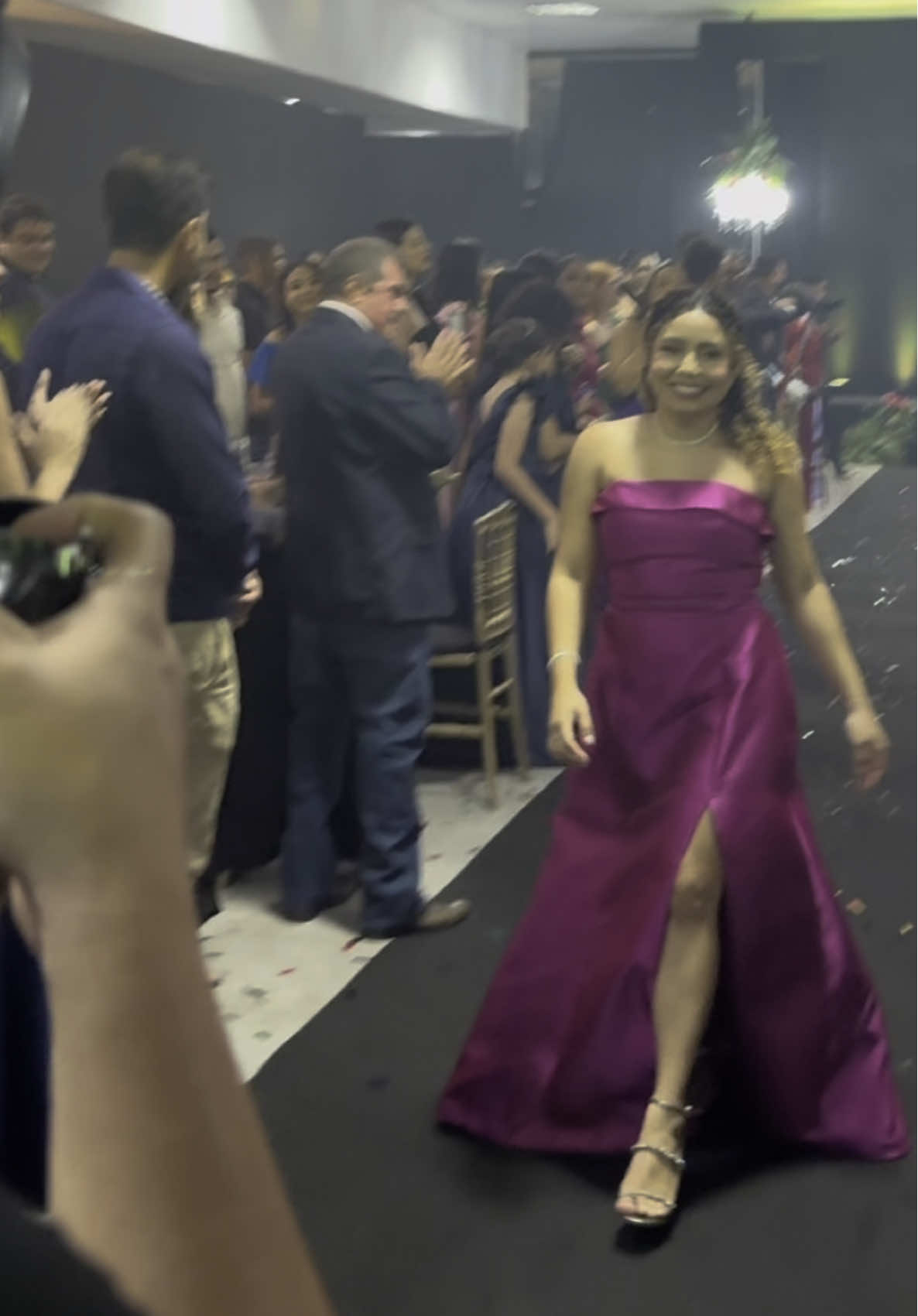 A música que usei na minha entrada da formatura! Tinha que ser desses dois @Luan Santana @Léo Foguete 🚀 #luansantana #leoforos #formatura #entradadeformatura #fyp #musica 