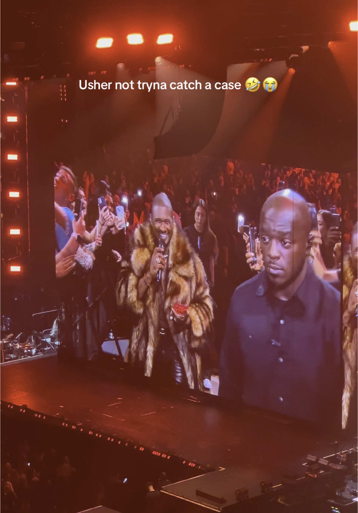 He said 16?!?! See you later 🤣🤣 #usher #usherconcert #ushertour #ushertour2025 #usherlondon #ushercherrygirls #fyp 